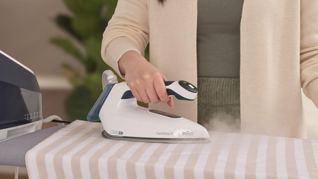 BRAUN Dampfbügelstation CareStyle 5 IS5245BL