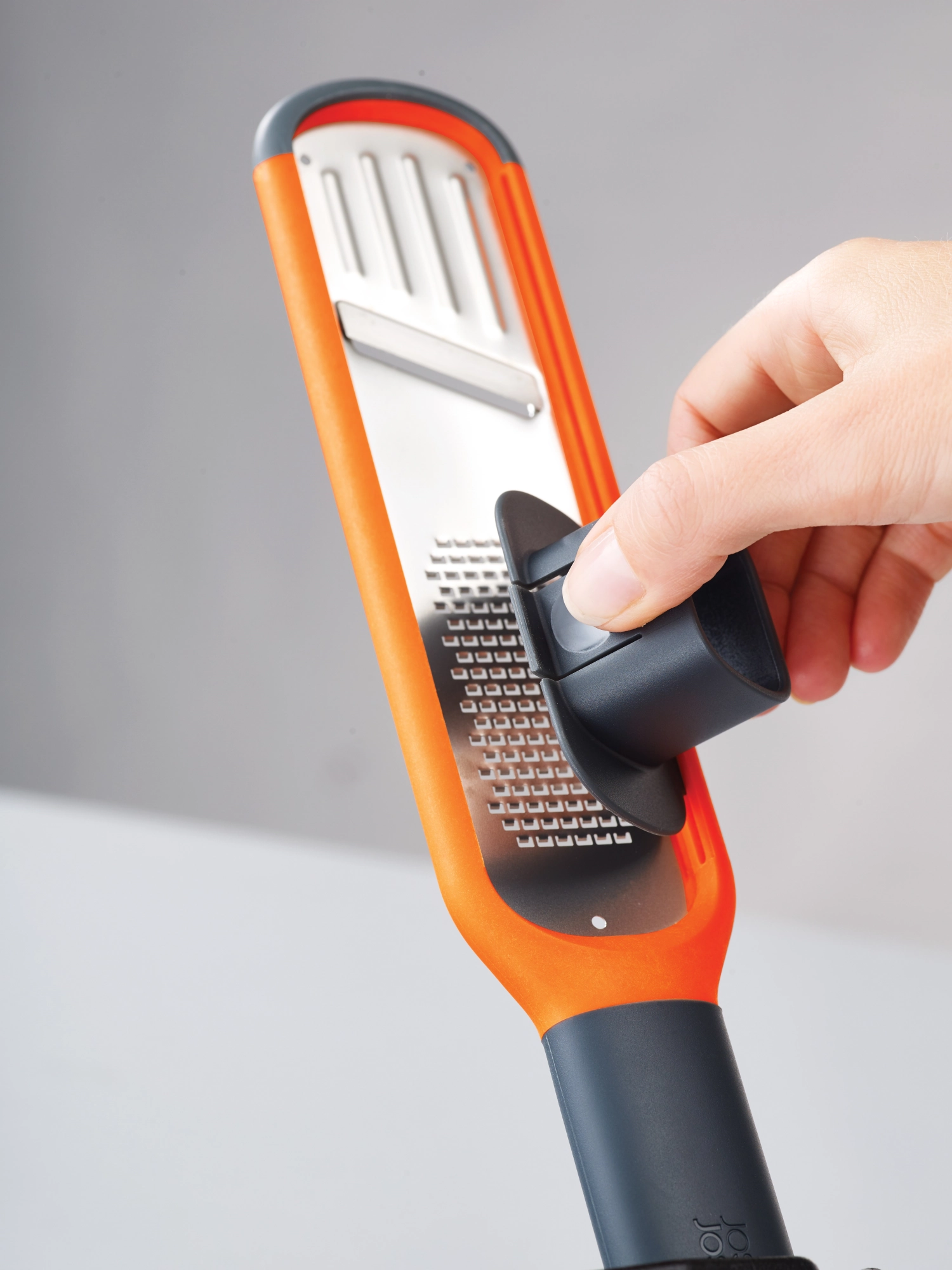 Joseph Joseph Handi-Grate 2-in-1 Mini Reibe1