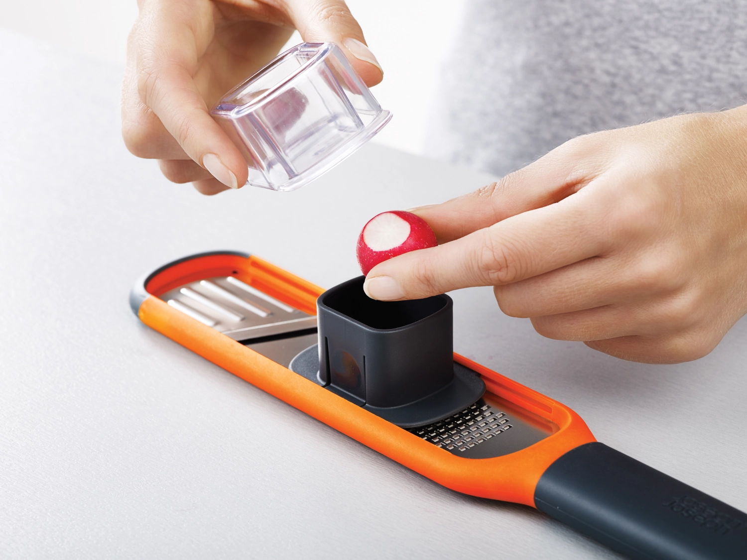 Joseph Joseph Handi-Grate 2-in-1 Mini Reibe6