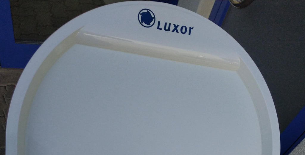 Serviertablar Antirutsch Statikmiss mit Werbebeschriftung Luxor Logo